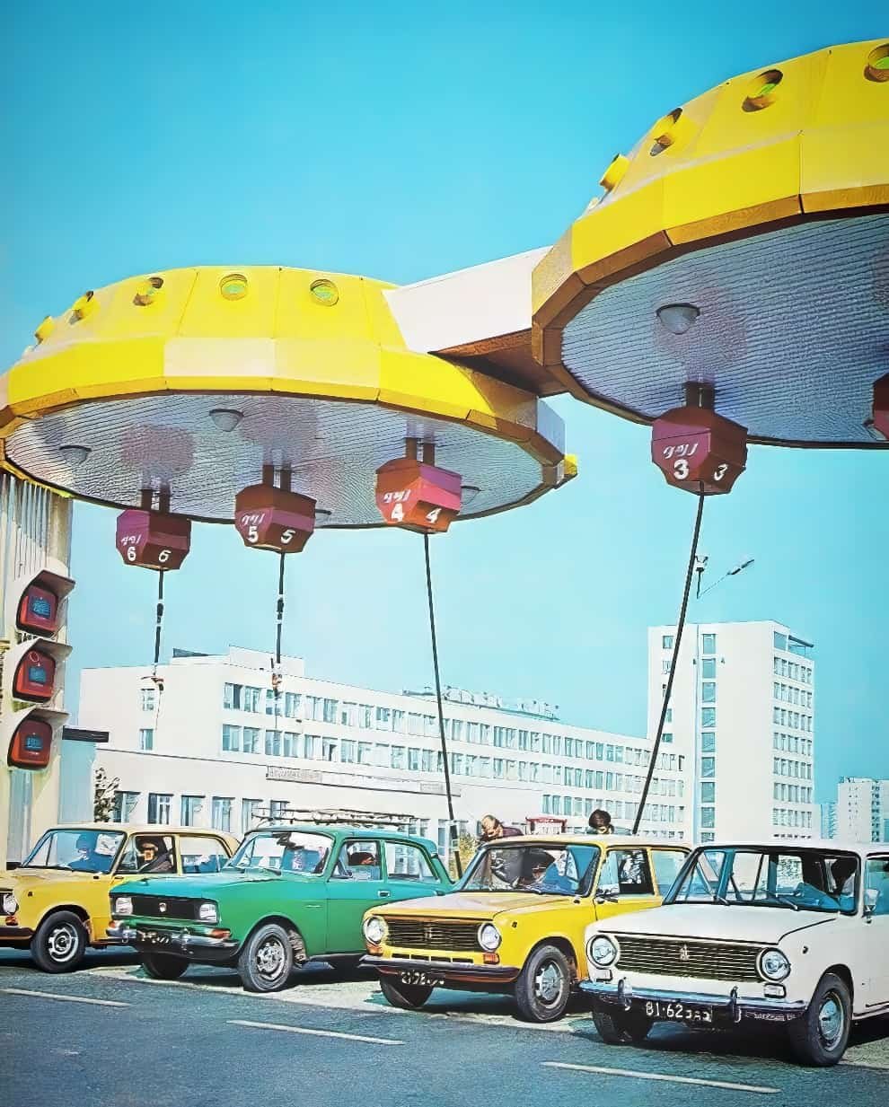 kyiv-flying-saucer-gas-station-4-